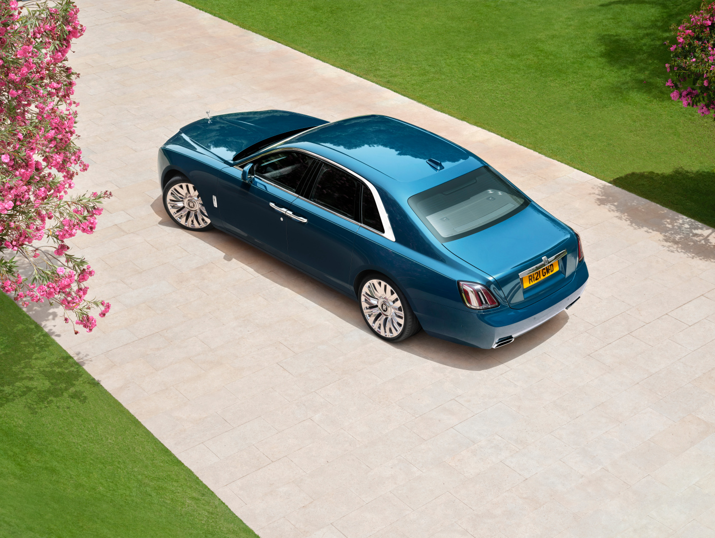 SMALL_Rolls-Royce_Ghost_Series_II (2)